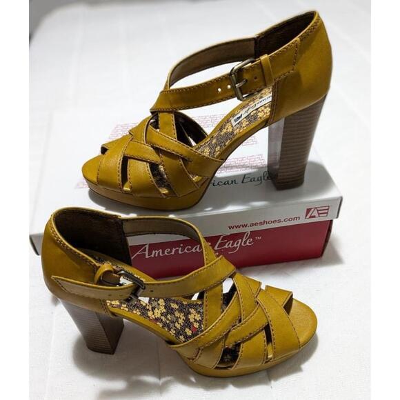 American Eagle Women's Yellow strappy Sandals Size 7.5 - Picture 2 of 9